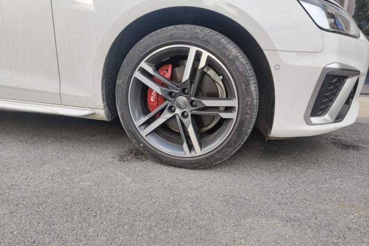 Used Audi A4L 2020 40 TFSI Luxury Dynamic Model Right Front Wheel Hub