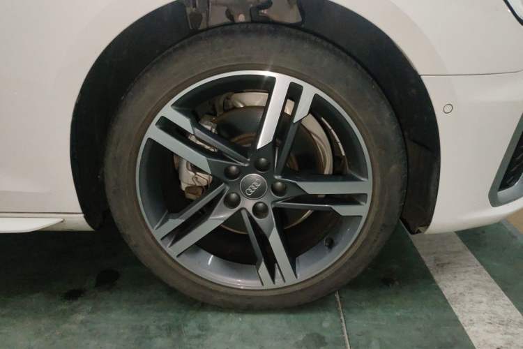 Used Audi A4L 2020 40 TFSI Luxury Dynamic Model Right Front Wheel Hub