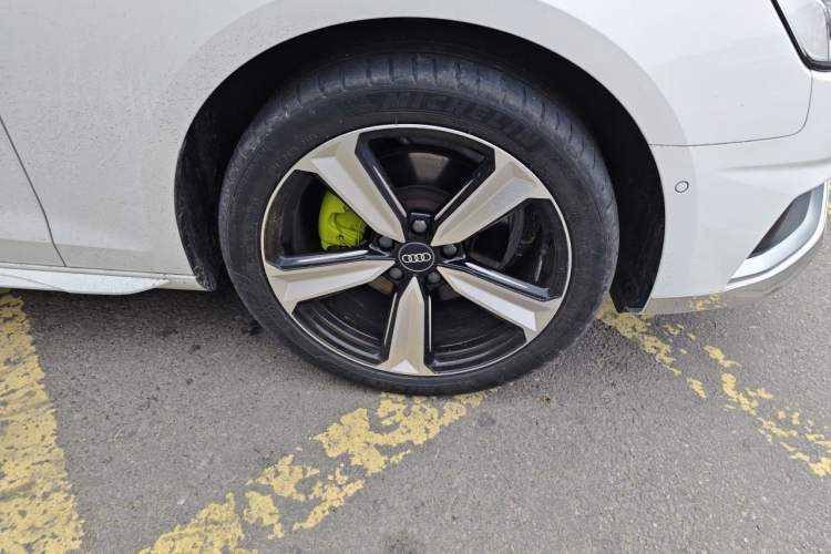 Used Audi A4L 2020 40 TFSI Luxury Prestige Edition Right Front Wheel Hub