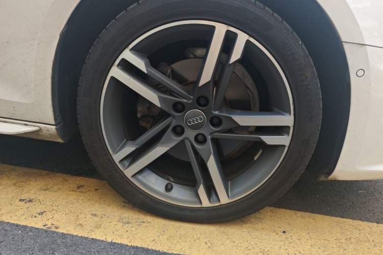 Used Audi A4L 2020 40 TFSI Luxury Dynamic Model Right Front Wheel Hub