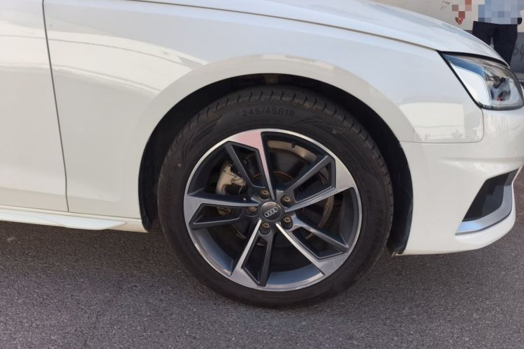 Used Audi A4L 2020 40 TFSI Fashionable and Elegant Model Right Front Wheel Hub