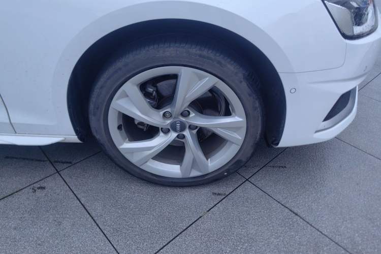 Used Audi A4L 2020 40 TFSI quattro Luxury Prestige Edition Right Front Wheel Hub