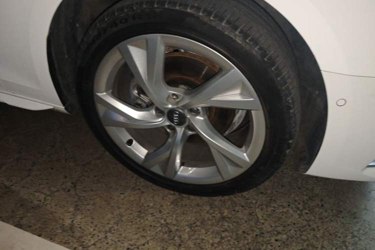 Used Audi A4L 2020 40 TFSI Luxury Prestige Edition Right Front Wheel Hub
