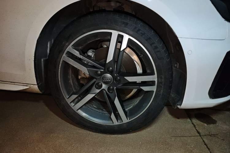 Used Audi A4L 2020 40 TFSI Luxury Dynamic Model Right Front Wheel Hub