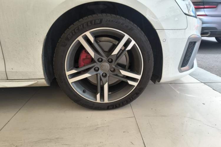 Used Audi A4L 2020 40 TFSI Luxury Dynamic Model Right Front Wheel Hub