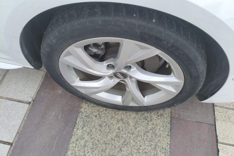 Used Audi A4L 2020 40 TFSI Luxury Prestige Edition Right Front Wheel Hub