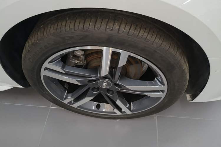 Used Audi A4L 2020 40 TFSI quattro Luxury Dynamic Model Right Front Wheel Hub