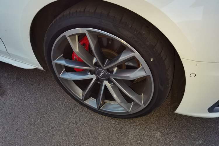 Used Audi A4L 2020 40 TFSI Luxury Dynamic Model Right Front Wheel Hub