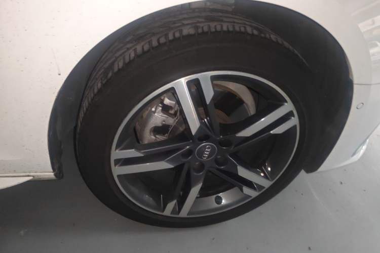 Used Audi A4L 2020 40 TFSI Luxury Dynamic Model Right Front Wheel Hub