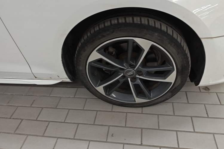 Used Audi A4L 2020 40 TFSI Luxury Dynamic Model Right Front Wheel Hub