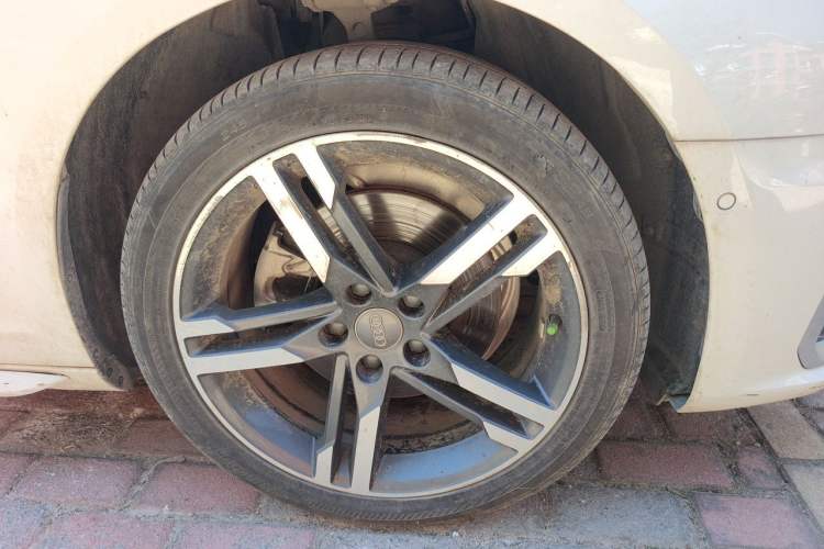Used Audi A4L 2020 40 TFSI Luxury Dynamic Model Right Front Wheel Hub