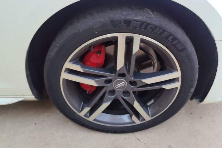 Used Audi A4L 2020 40 TFSI quattro Luxury Dynamic Model Right Front Wheel Hub