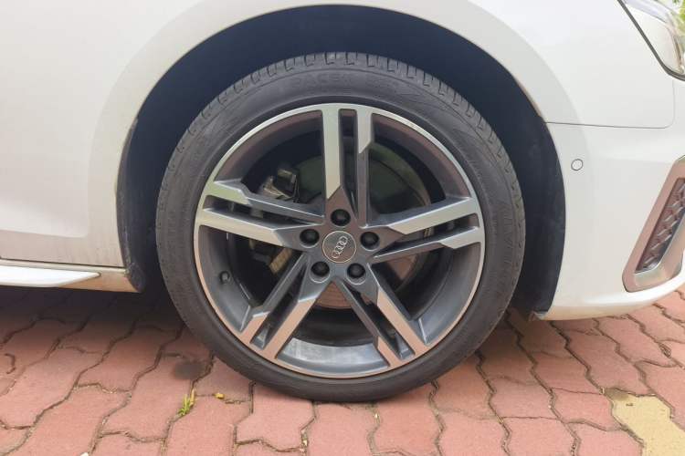 Used Audi A4L 2020 40 TFSI Luxury Dynamic Model Right Front Wheel Hub