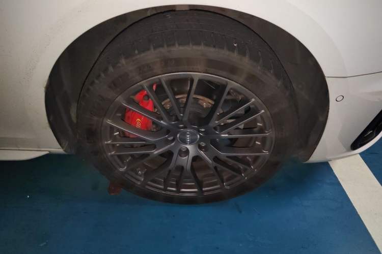 Used Audi A4L 2020 40 TFSI Luxury Dynamic Model Right Front Wheel Hub