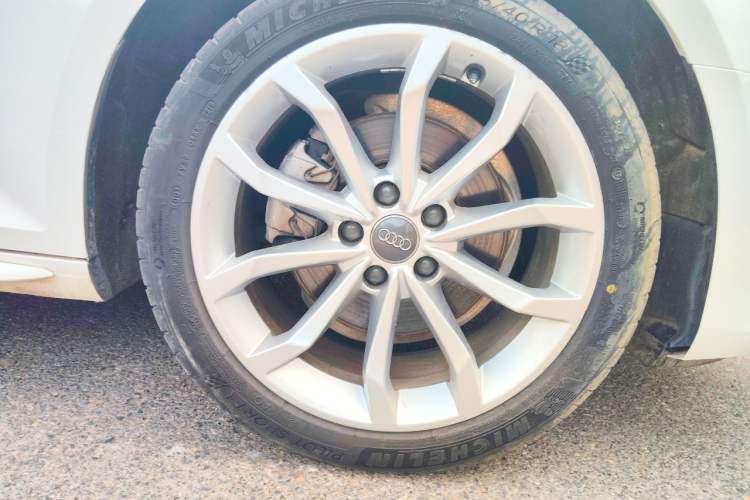 Used Audi A4L 2020 40 TFSI Luxury Prestige Edition Right Front Wheel Hub