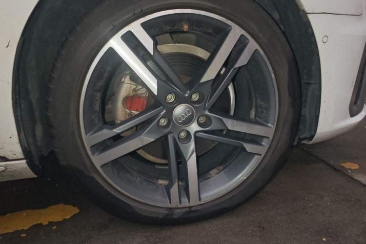 Used Audi A4L 2020 40 TFSI Luxury Dynamic Model Right Front Wheel Hub