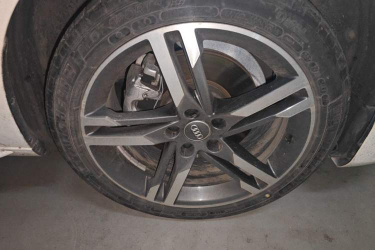 Used Audi A4L 2020 40 TFSI quattro Luxury Dynamic Model Right Front Wheel Hub