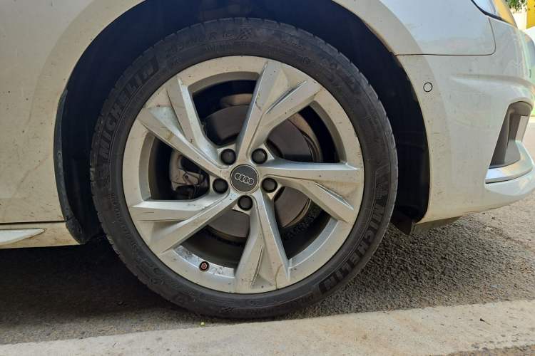 Used Audi A4L 2020 40 TFSI Luxury Prestige Edition Right Front Wheel Hub