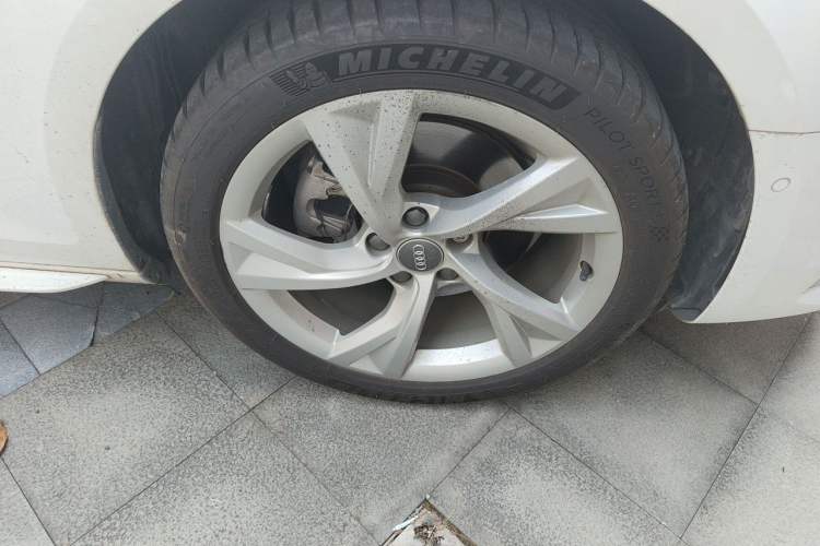 Used Audi A4L 2020 40 TFSI Luxury Prestige Edition Right Front Wheel Hub