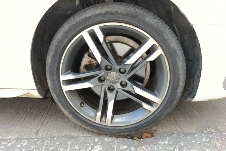 Used Audi A4L 2020 40 TFSI Luxury Dynamic Model Right Front Wheel Hub