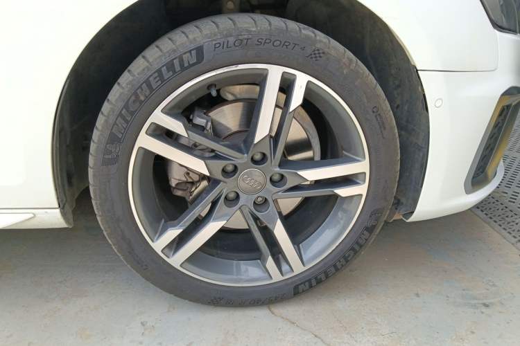 Used Audi A4L 2020 40 TFSI Luxury Dynamic Model Right Front Wheel Hub