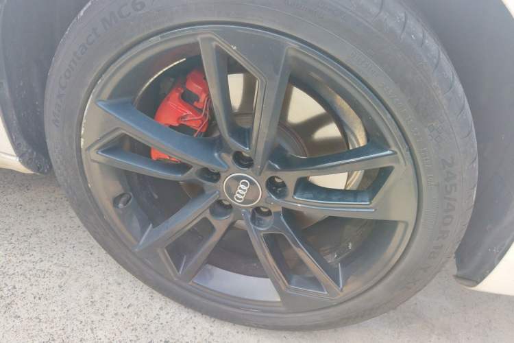 Used Audi A4L 2020 40 TFSI Fashionable and Elegant Model Right Front Wheel Hub