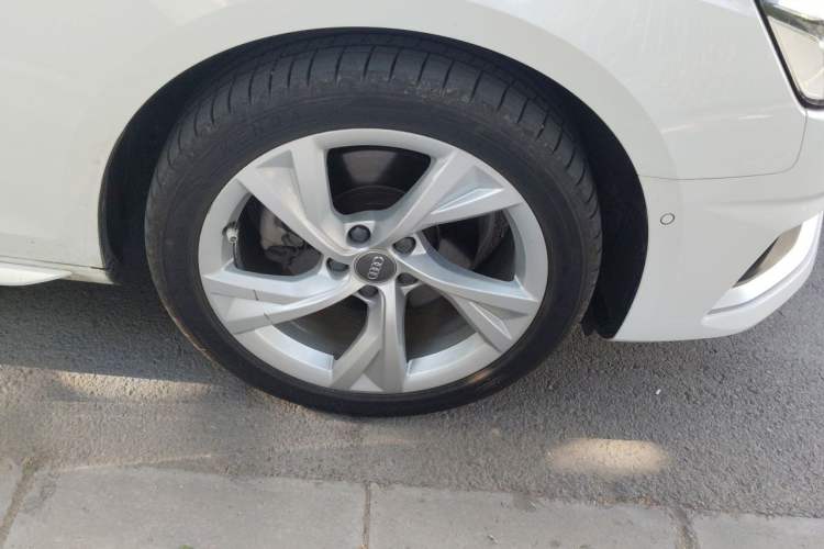 Used Audi A4L 2020 40 TFSI Luxury Prestige Edition Right Front Wheel Hub