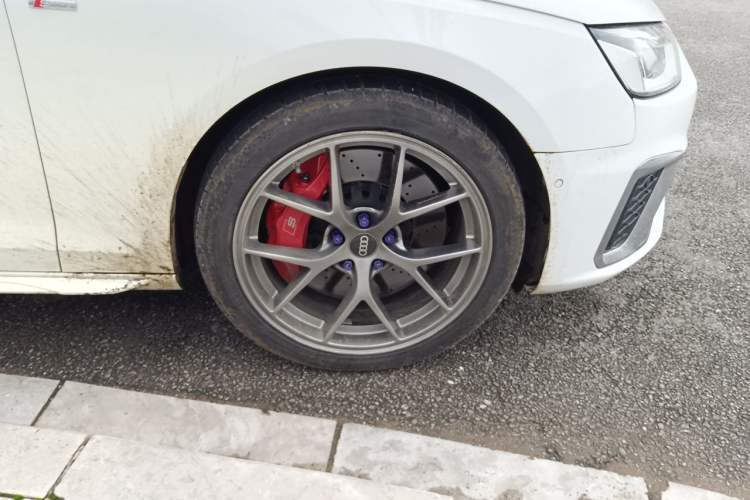Used Audi A4L 2020 40 TFSI quattro Luxury Dynamic Model Right Front Wheel Hub