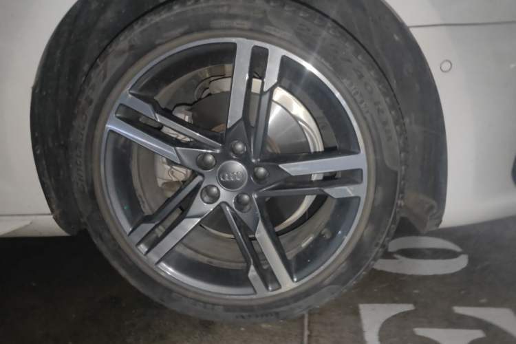 Used Audi A4L 2020 40 TFSI Luxury Dynamic Model Right Front Wheel Hub
