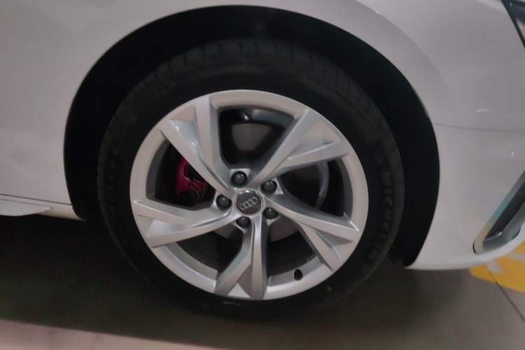 Used Audi A4L 2020 40 TFSI Luxury Dynamic Model Right Front Wheel Hub