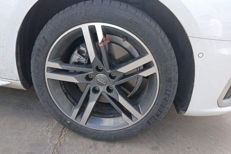 Used Audi A4L 2020 40 TFSI Luxury Dynamic Model Right Front Wheel Hub