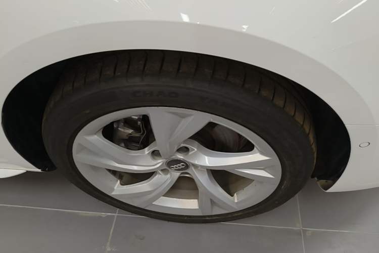 Used Audi A4L 2020 40 TFSI quattro Luxury Prestige Edition Right Front Wheel Hub