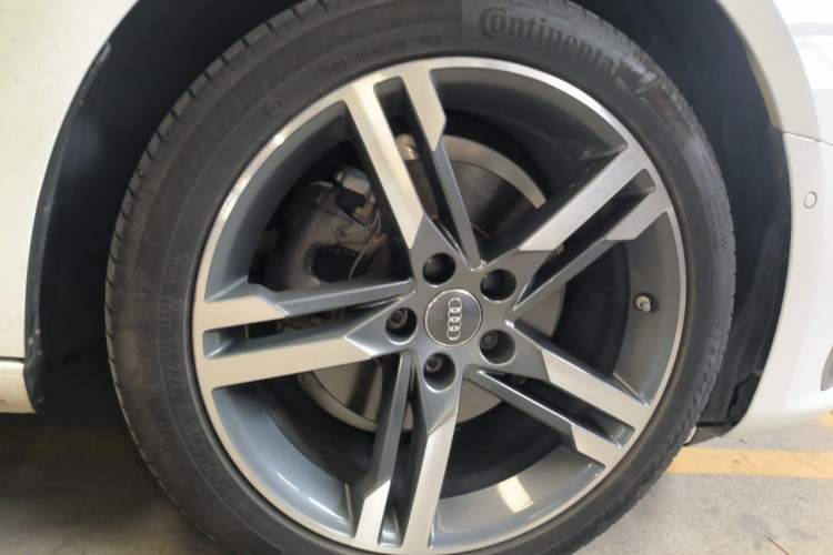 Used Audi A4L 2020 40 TFSI Luxury Dynamic Model Right Front Wheel Hub
