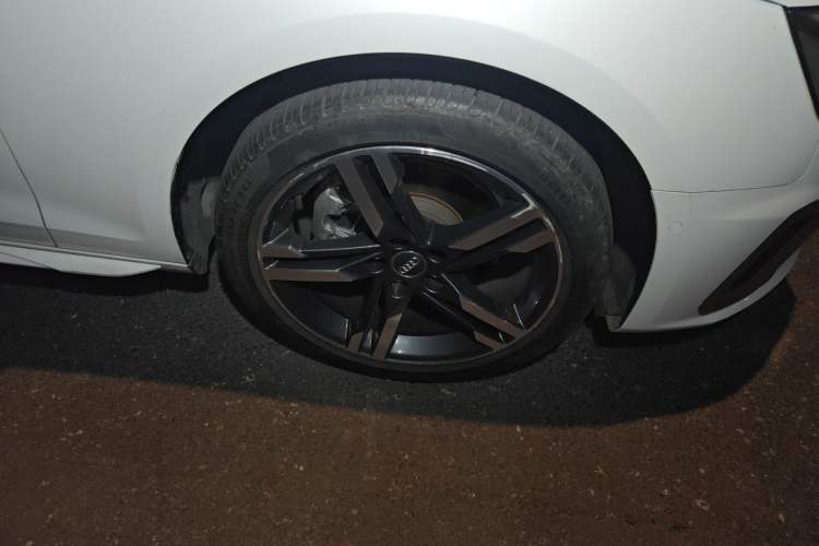 Used Audi A4L 2020 40 TFSI Luxury Dynamic Model Right Front Wheel Hub