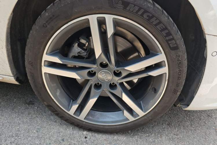Used Audi A4L 2020 40 TFSI Luxury Dynamic Model Right Front Wheel Hub
