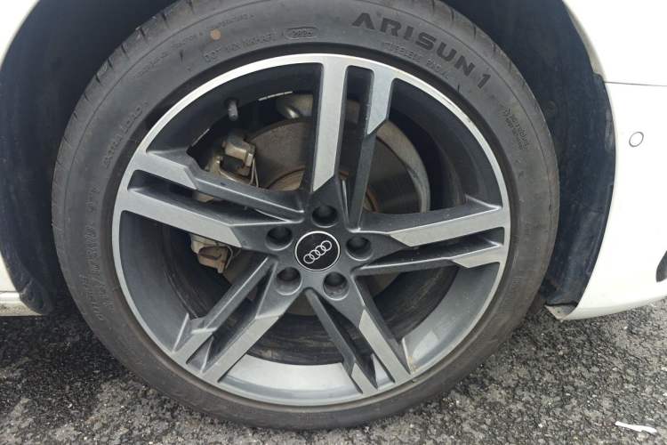 Used Audi A4L 2020 40 TFSI Luxury Dynamic Model Right Front Wheel Hub
