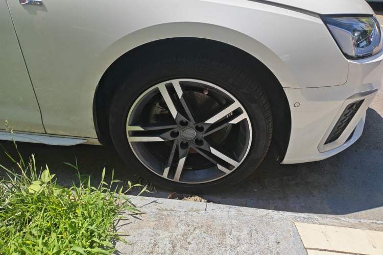 Used Audi A4L 2020 40 TFSI Luxury Dynamic Model Right Front Wheel Hub