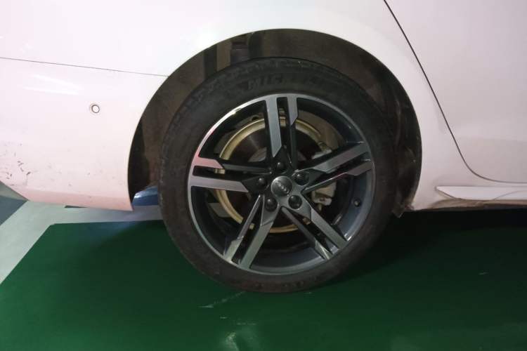 Used Audi A4L 2020 40 TFSI Luxury Dynamic Model Right Front Wheel Hub
