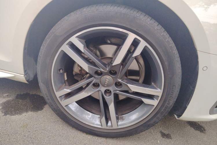 Used Audi A4L 2020 40 TFSI Luxury Prestige Edition Right Front Wheel Hub