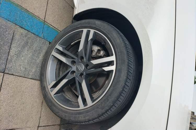 Used Audi A4L 2020 40 TFSI Luxury Dynamic Model Right Front Wheel Hub