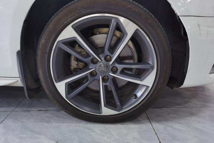 Used Audi A4L 2020 40 TFSI Fashionable and Elegant Model Right Front Wheel Hub