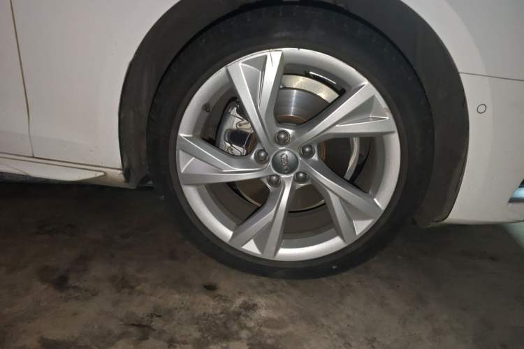 Used Audi A4L 2020 40 TFSI Luxury Prestige Edition Right Front Wheel Hub
