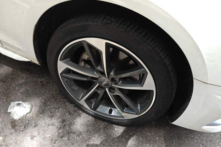 Used Audi A4L 2020 40 TFSI Fashionable and Elegant Model Right Front Wheel Hub