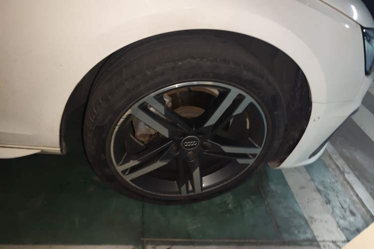 Used Audi A4L 2020 40 TFSI quattro Luxury Dynamic Model Right Front Wheel Hub