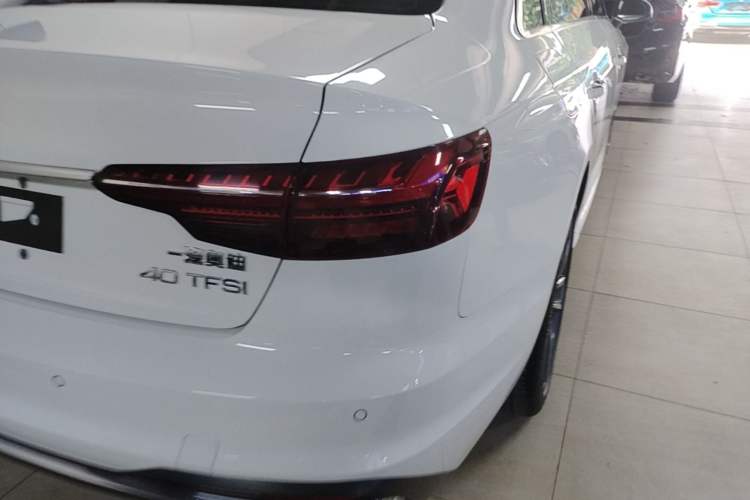 Used Audi A4L 2020 40 TFSI Fashionable and Elegant Model Right Rear Taillight