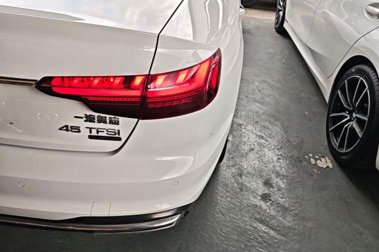 Used Audi A4L 2020 40 TFSI Fashionable and Elegant Model Right Rear Taillight
