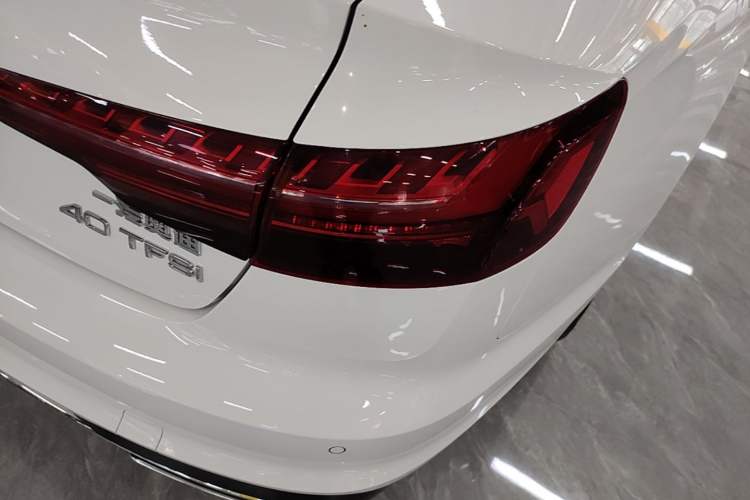 Used Audi A4L 2020 40 TFSI Fashionable and Elegant Model Right Rear Taillight