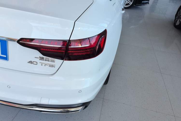 Used Audi A4L 2020 40 TFSI Fashionable and Elegant Model Right Rear Taillight