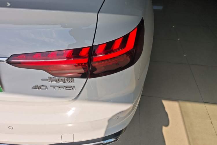 Used Audi A4L 2020 40 TFSI Fashionable and Elegant Model Right Rear Taillight