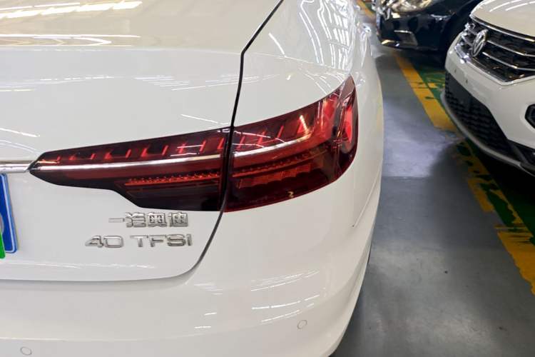 Used Audi A4L 2020 40 TFSI Fashionable and Elegant Model Right Rear Taillight